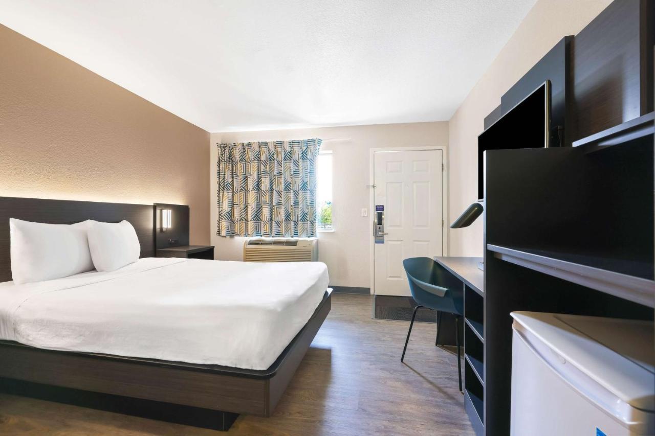 Motel 6-Kirkland, Wa - North Керкленд Экстерьер фото