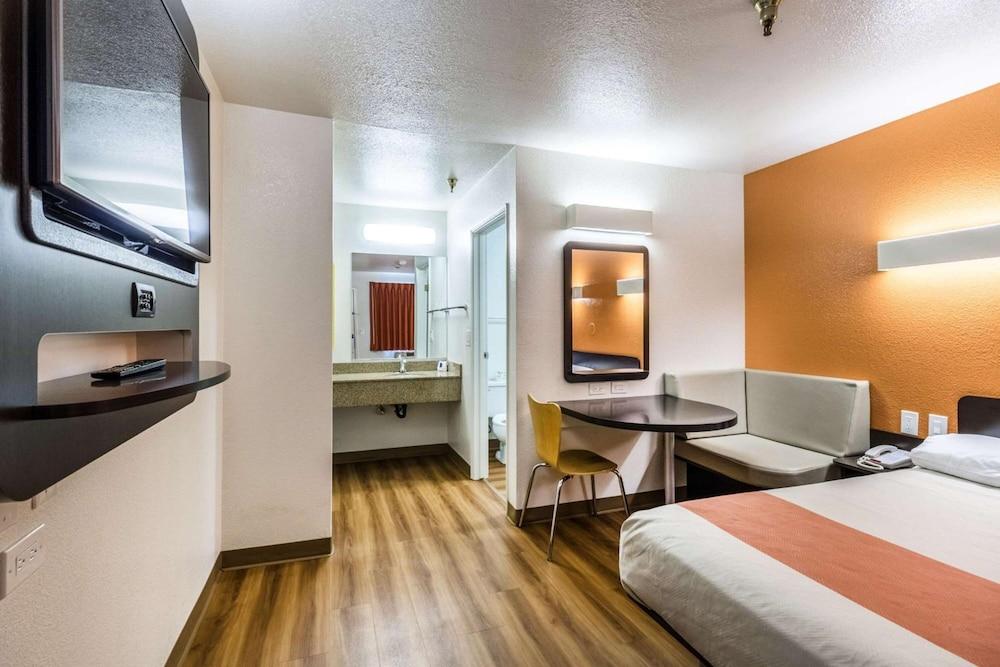 Motel 6-Kirkland, Wa - North Керкленд Экстерьер фото
