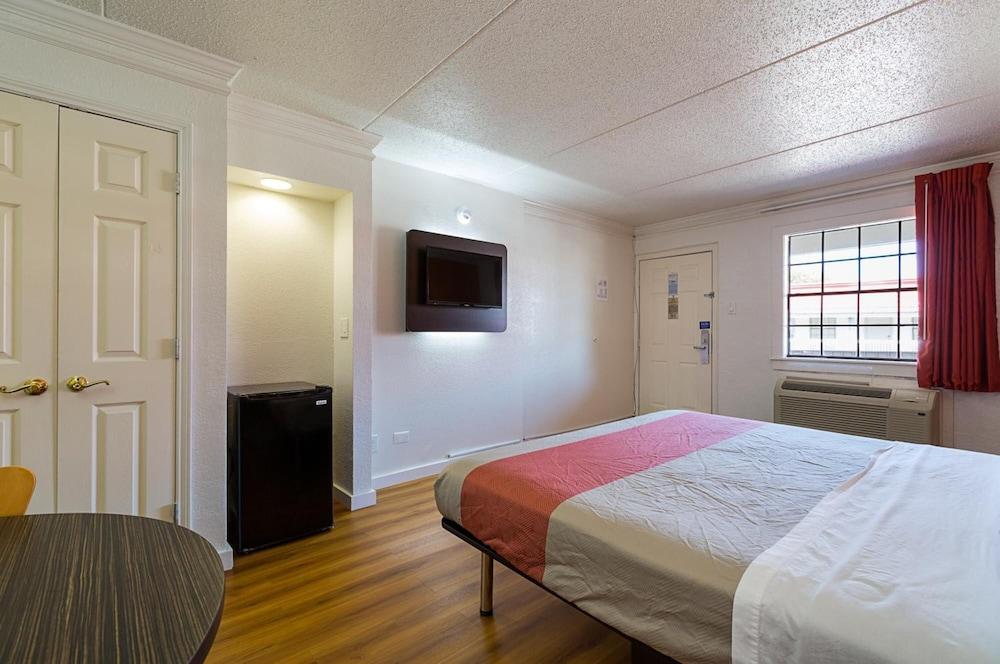 Motel 6-Kirkland, Wa - North Керкленд Экстерьер фото